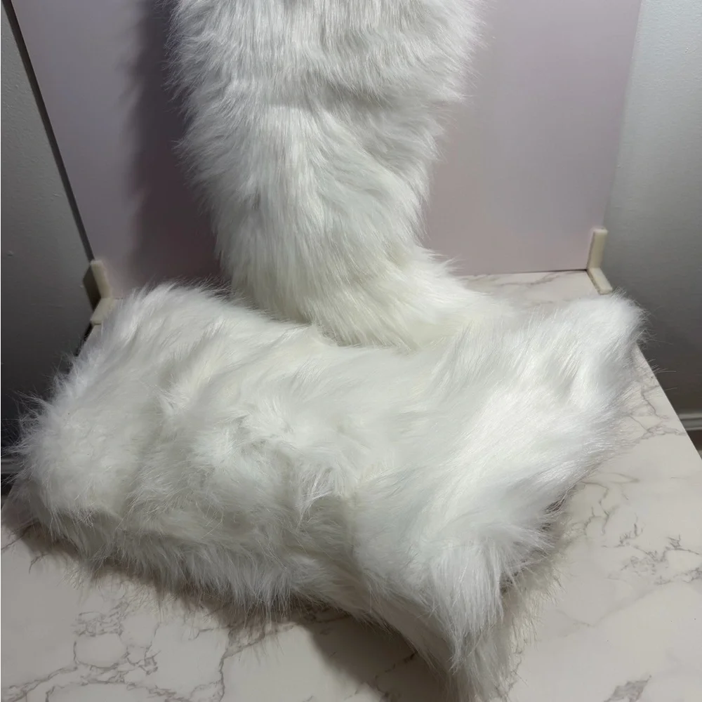 Carl Karida Women's White Faux Fur Boots -- 8.5